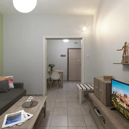 Apartment Cozy Athenian One Bd, Pistachio Charm *