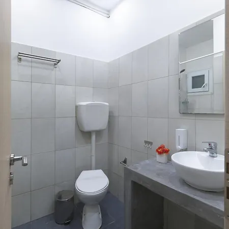 Cozy Athenian One Bd, Pistachio Charm Apartment